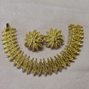 Gold-Tone Floral Collar Necklace & Stud Earrings Set
